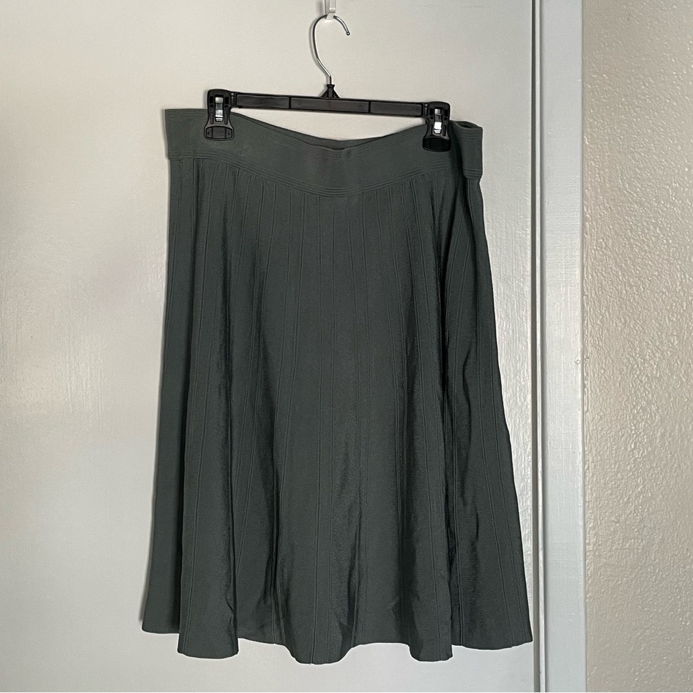 HM NWT SKIRT